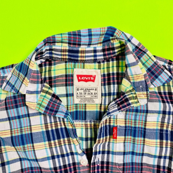 Two Plaid Levi Button Up 🔝 Shirts - Picture 4 of 9